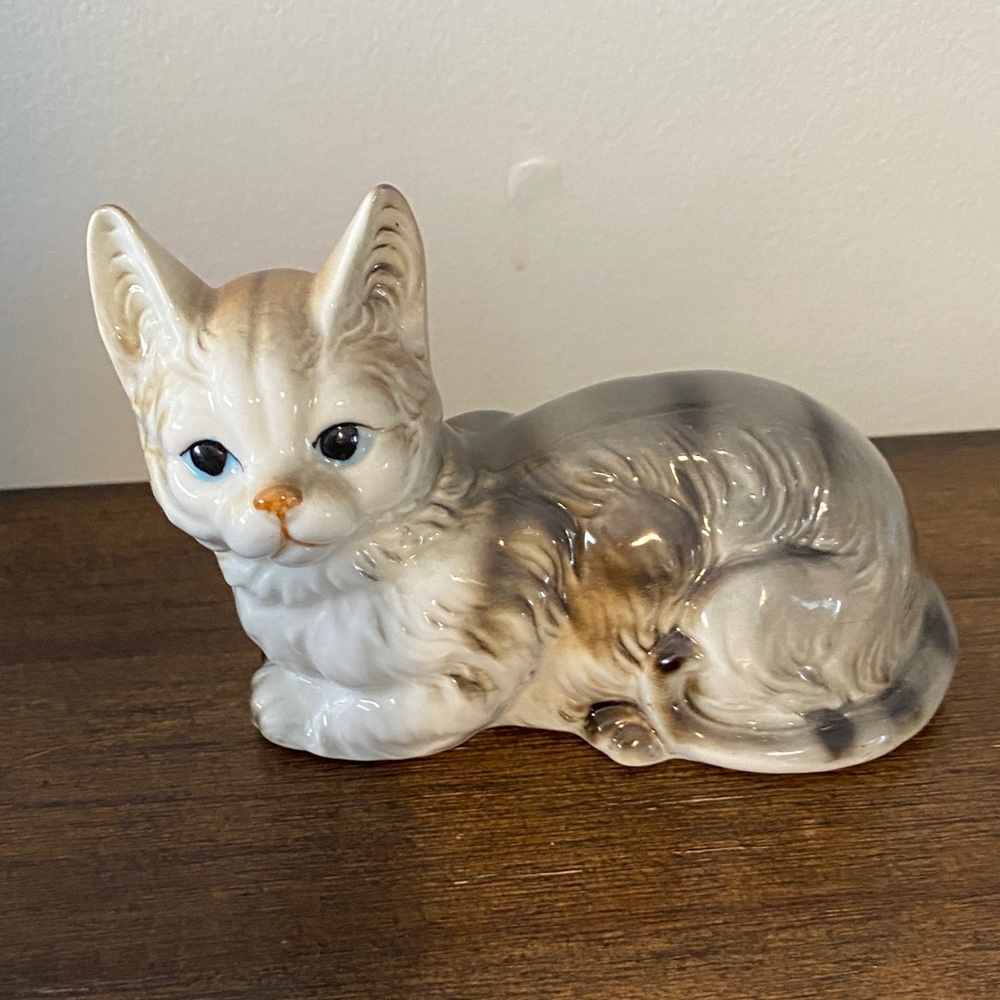 Vintage Ceramic Cat Figurine